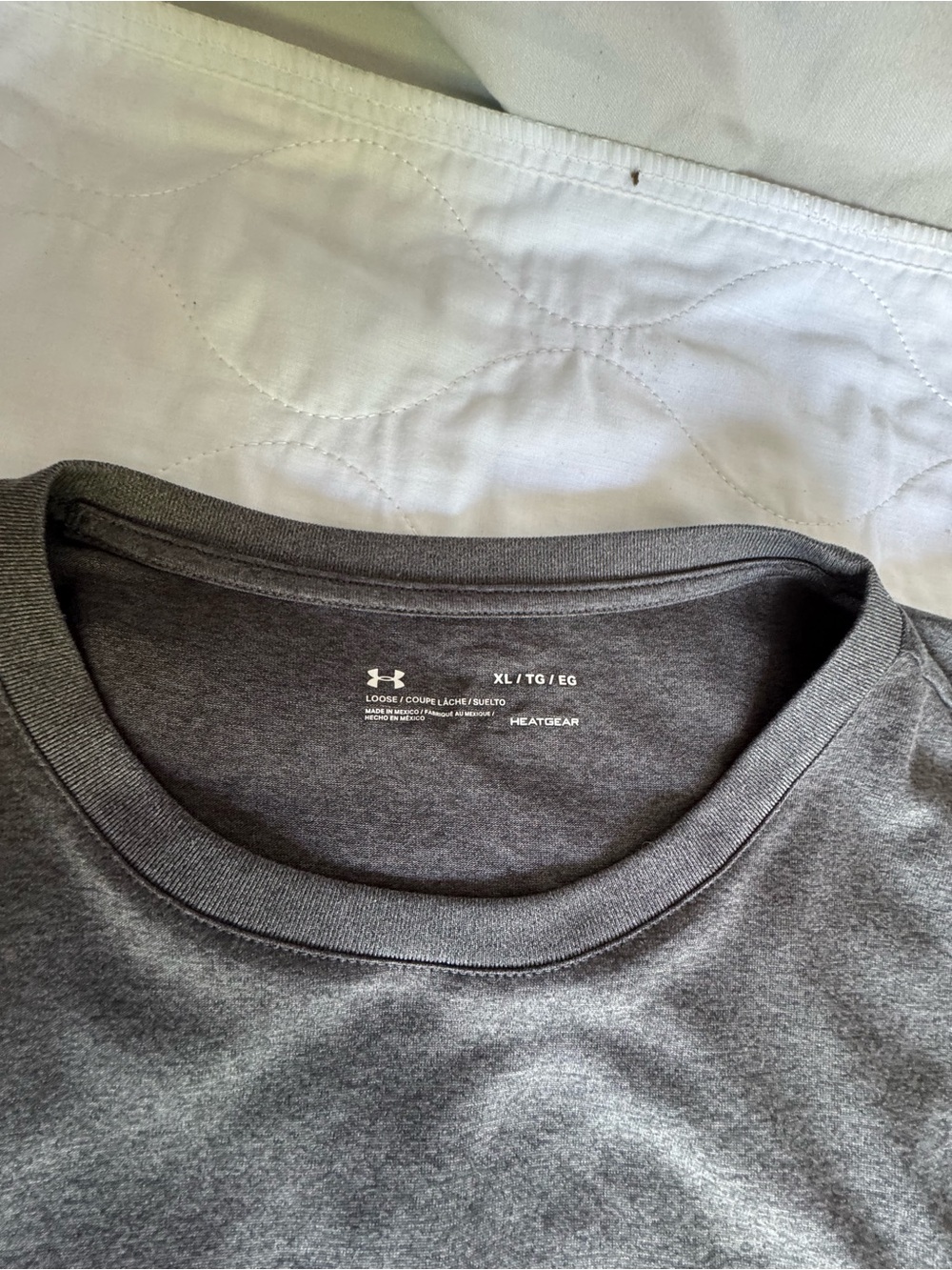 Under Armour women’s Gray HeatGear Crew Neck Shirt - XL